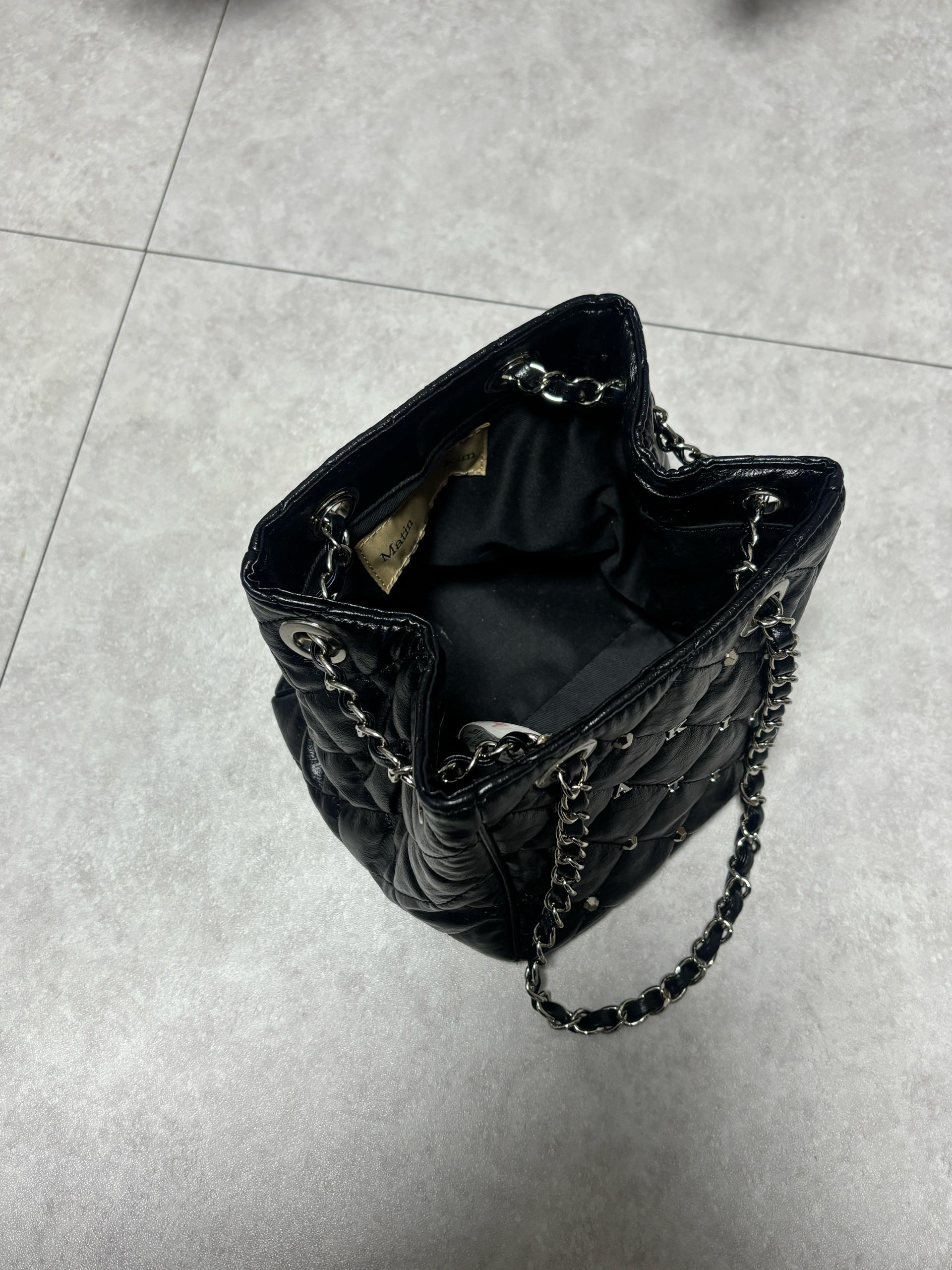마뗑킴 스터드 미니 퀼팅 버킷백 블랙 (미니백) 6