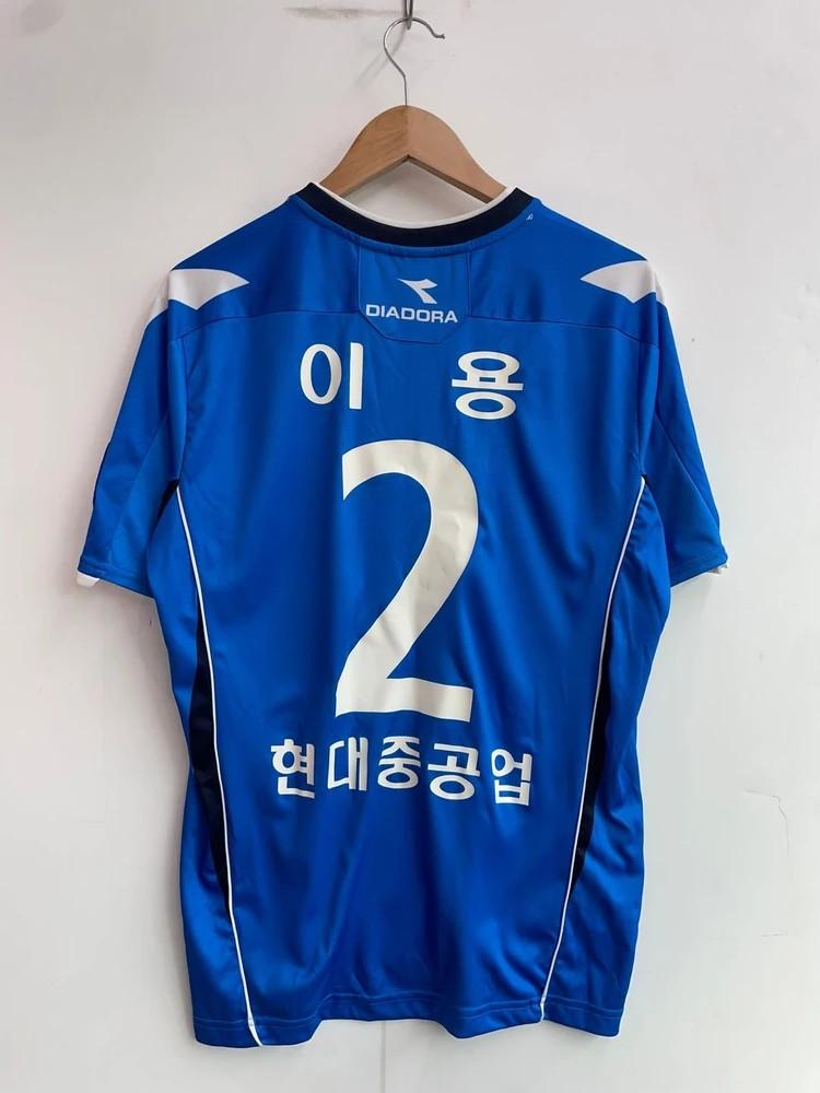 100 2012년 울산현대 이용 마킹 선수단 친필 사인 유니폼 10