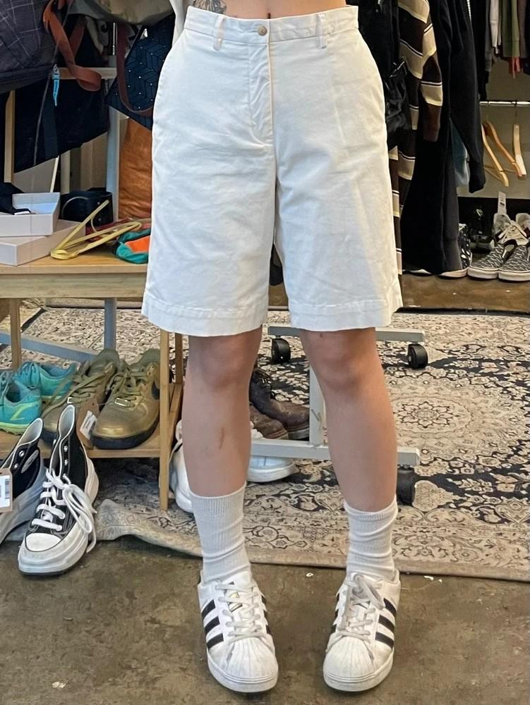 30 폴로 클래식핏 화이트 치노 반바지 2