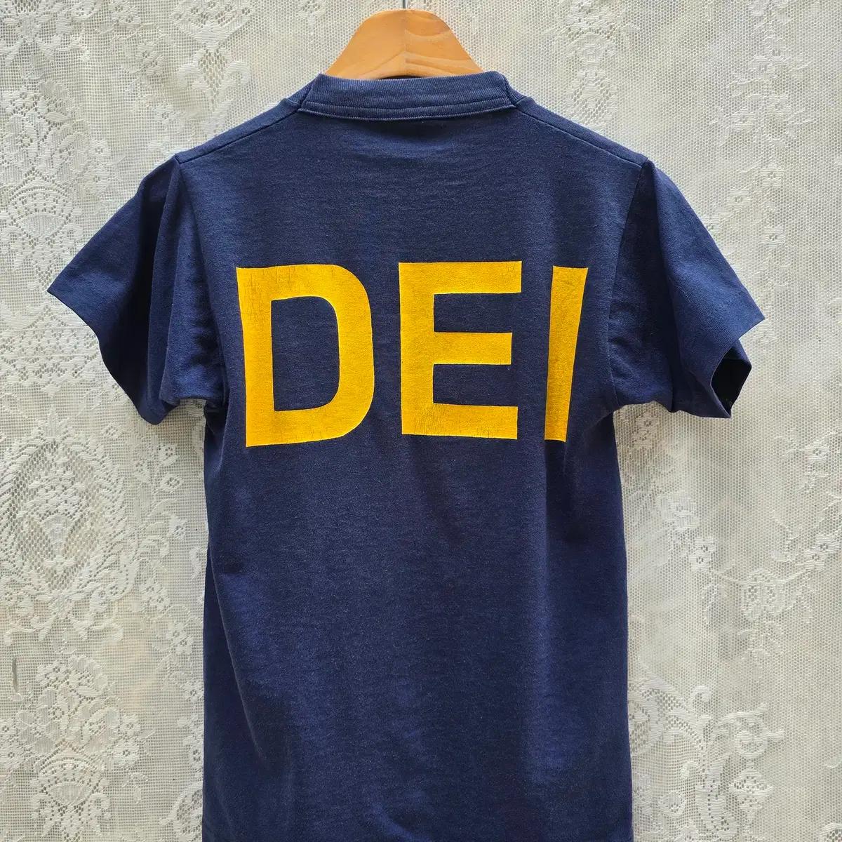90s fruit of the loom (made in usa) DEI 7