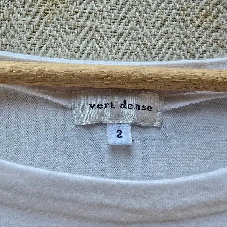 vent dense 4
