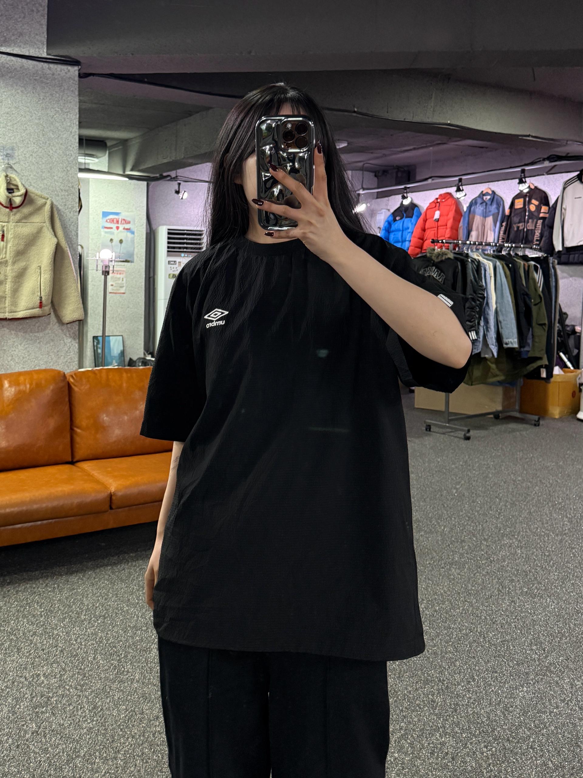 엄브로 블랙 로고 기능성 반팔티 B4363 2