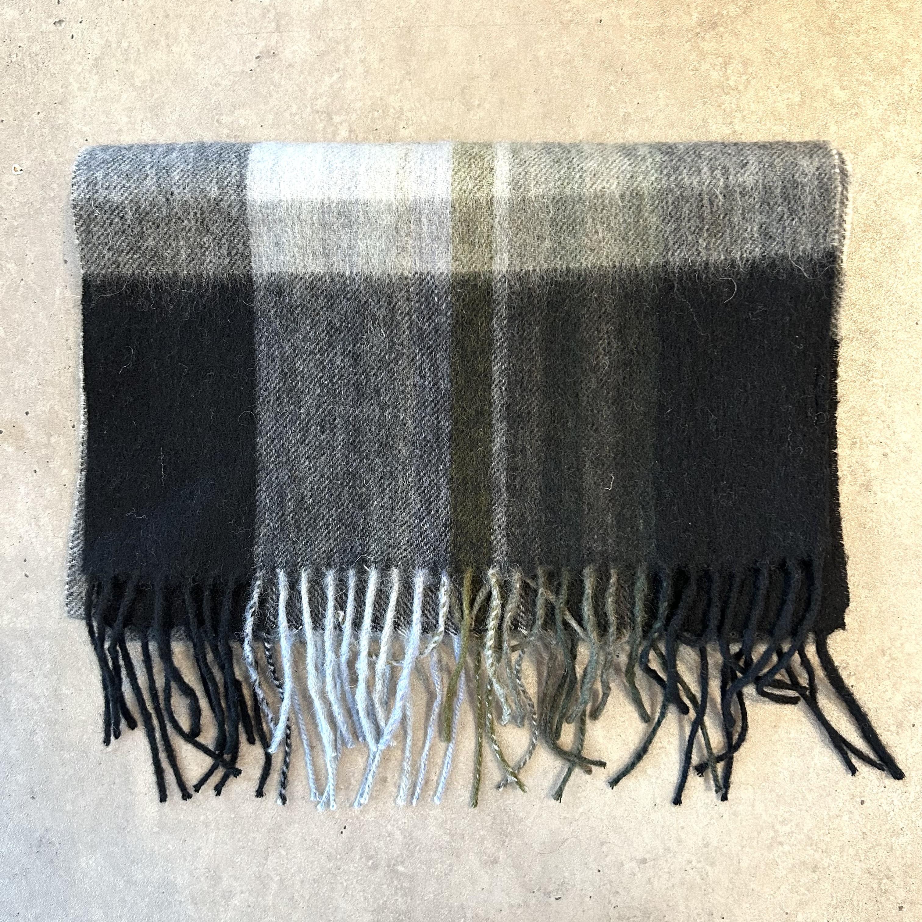 JPN wool85% Grey check pattern Muffler 2