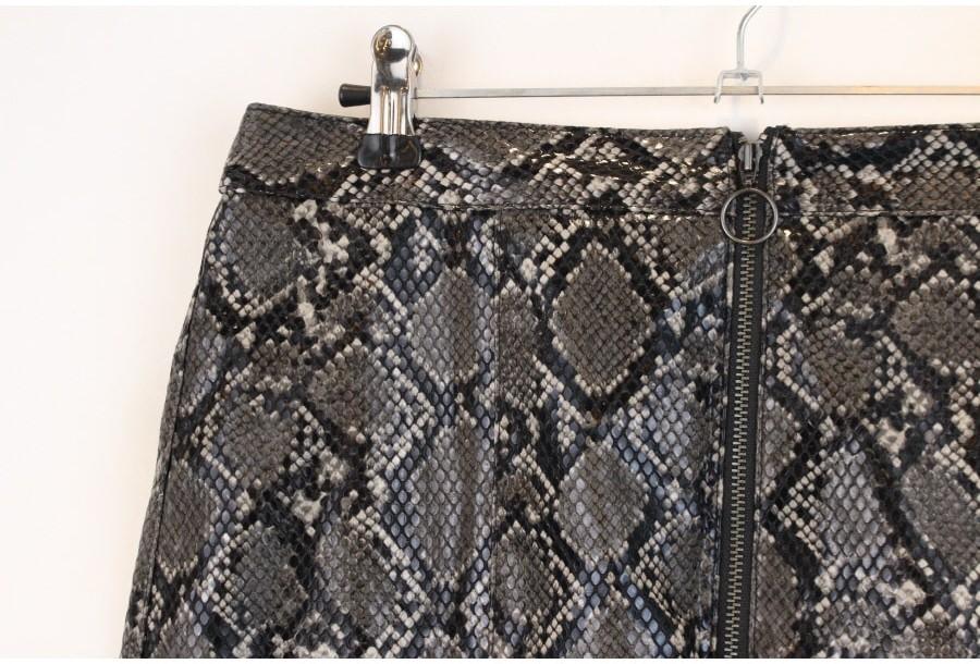 (89% 할인) GU animal pattern fake leather shot skirt 3