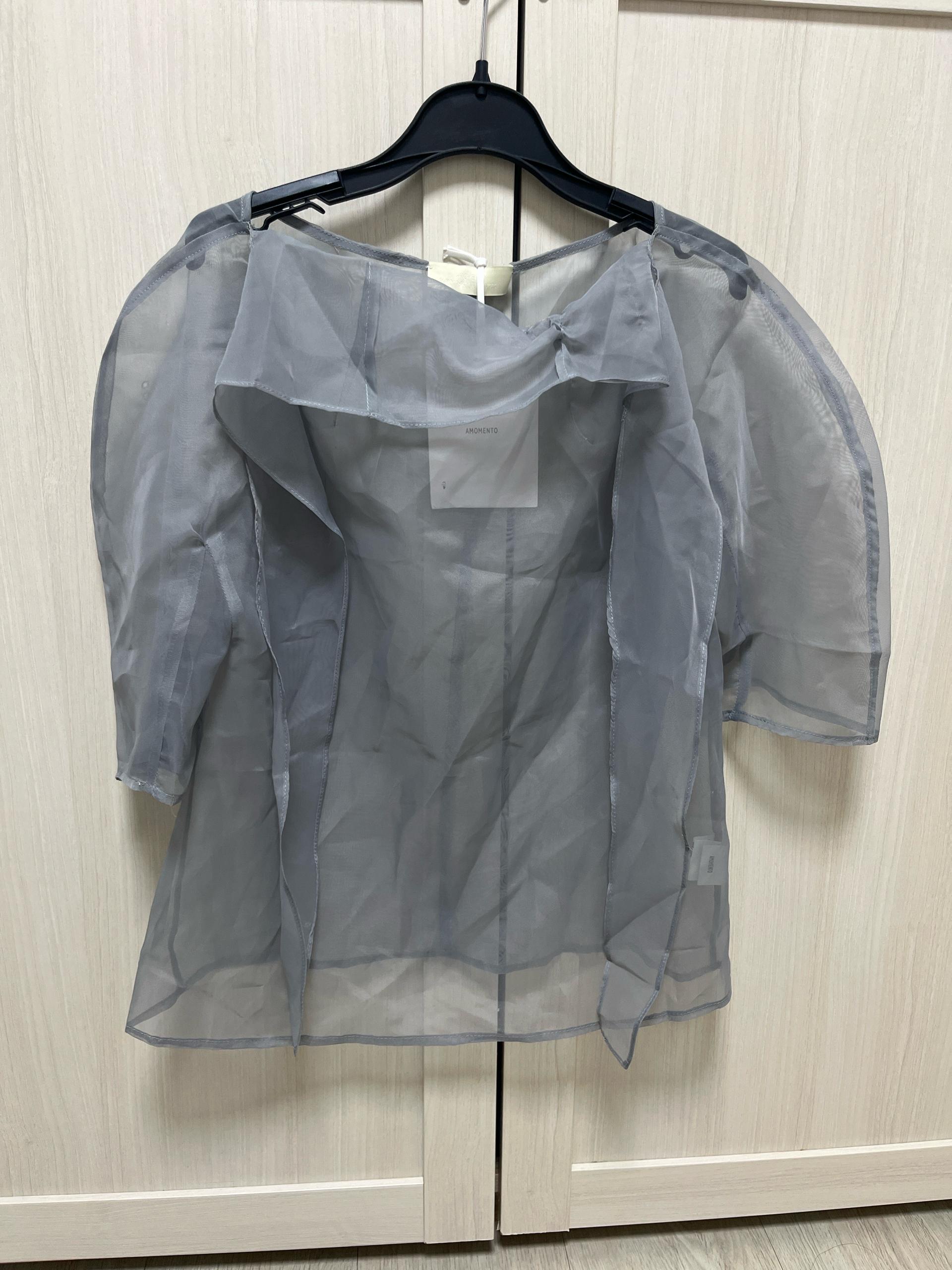 아모멘토 시스루 블라우스 knotted collar top grey 차정원 착용 7
