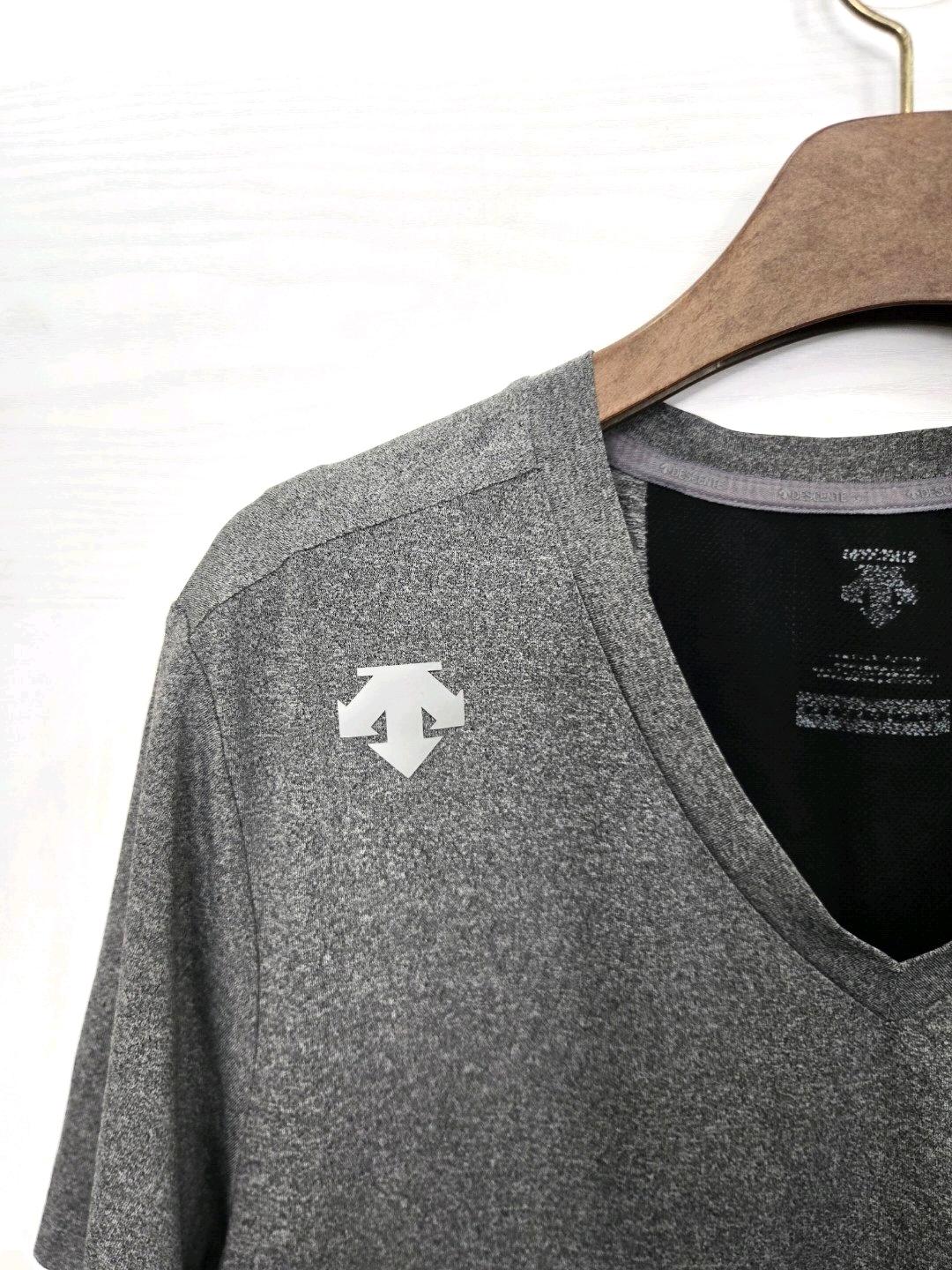 105,XL)) DESCENTE 데상트 브이넥 반팔티셔츠  3