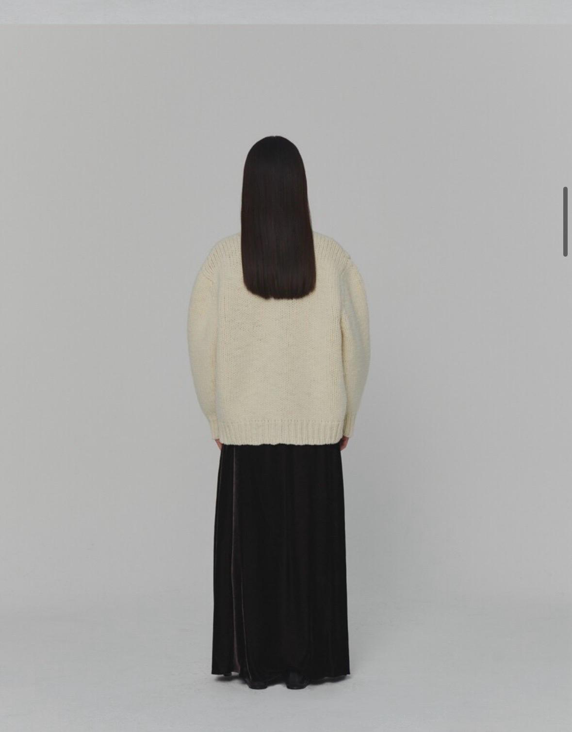 아모멘토 HAND KNITTED CARDIGAN에크루 컬러  7
