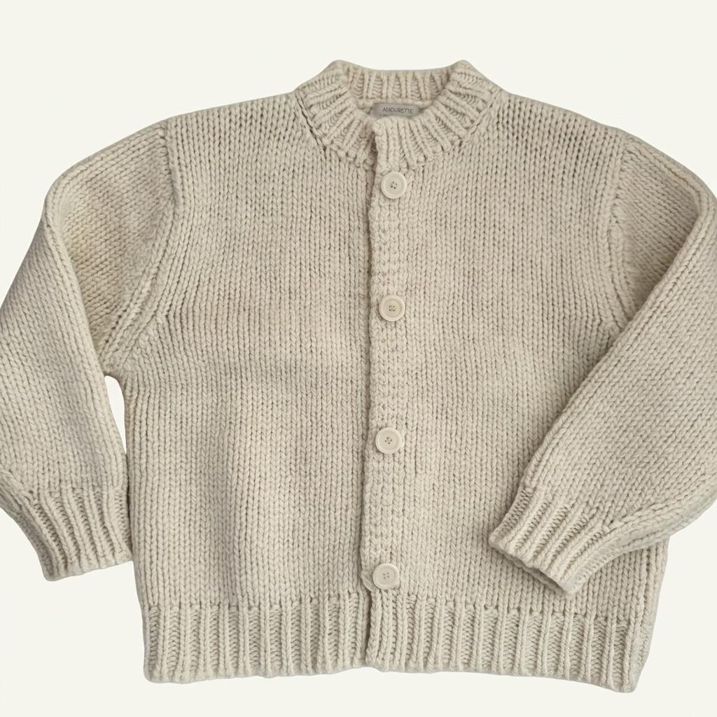 아모멘토 HAND KNITTED CARDIGAN에크루 컬러  1