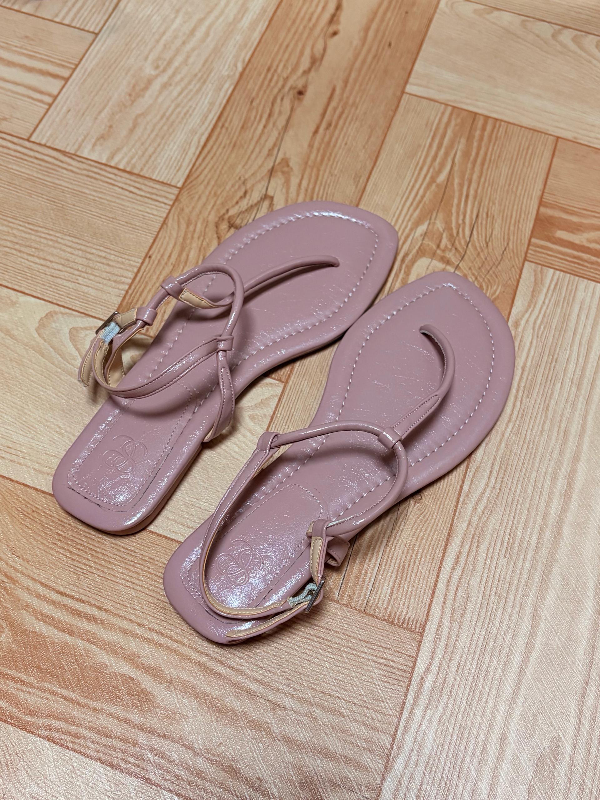 시에 노아 플랫 샌들 235 4