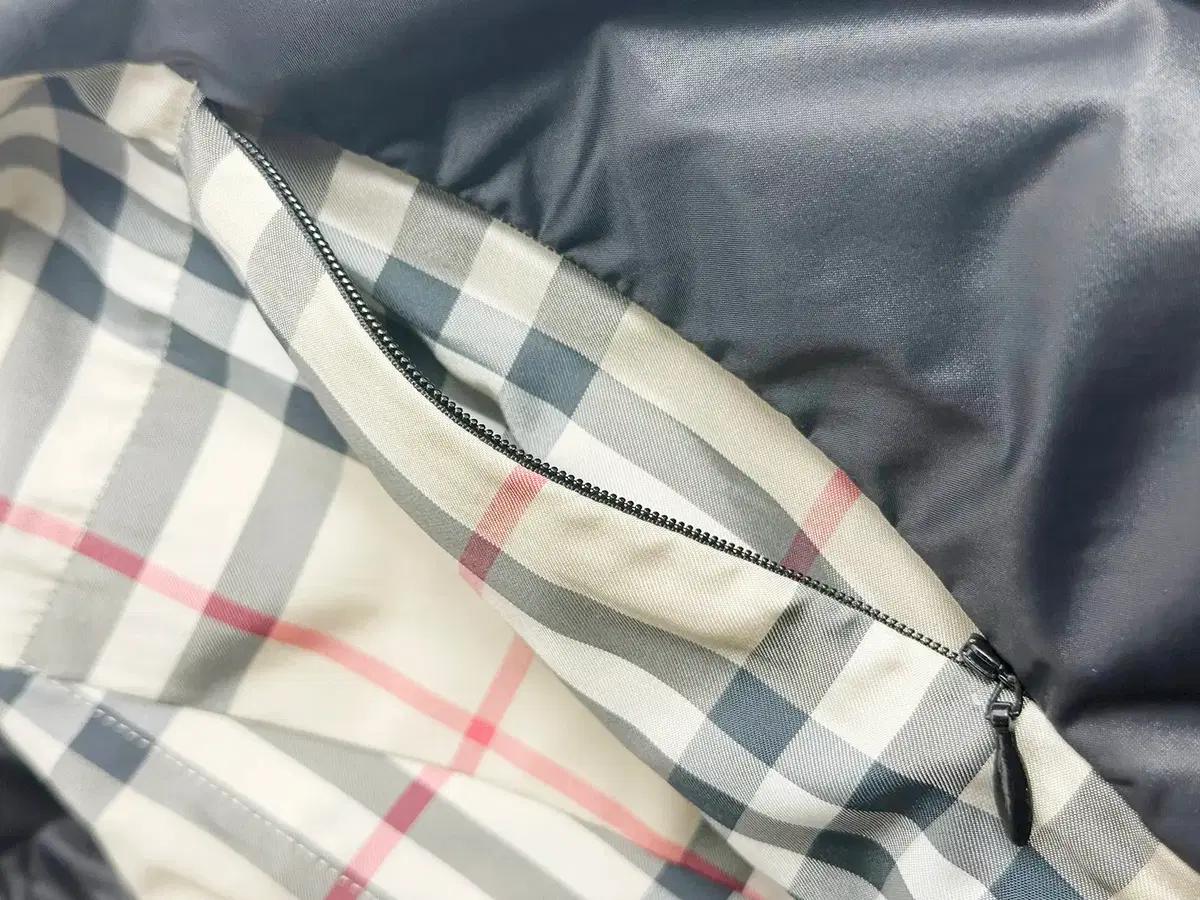 버버리 블랙 후드 다운 코트 패딩 4VBUO31454 4