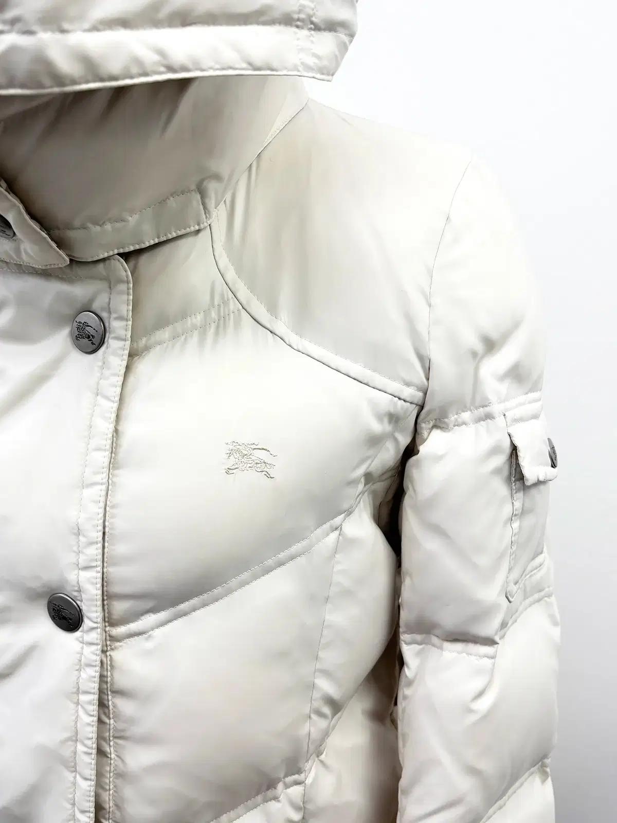 버버리 아이보리 블루라벨 다운 패딩 4VBUO27402 6
