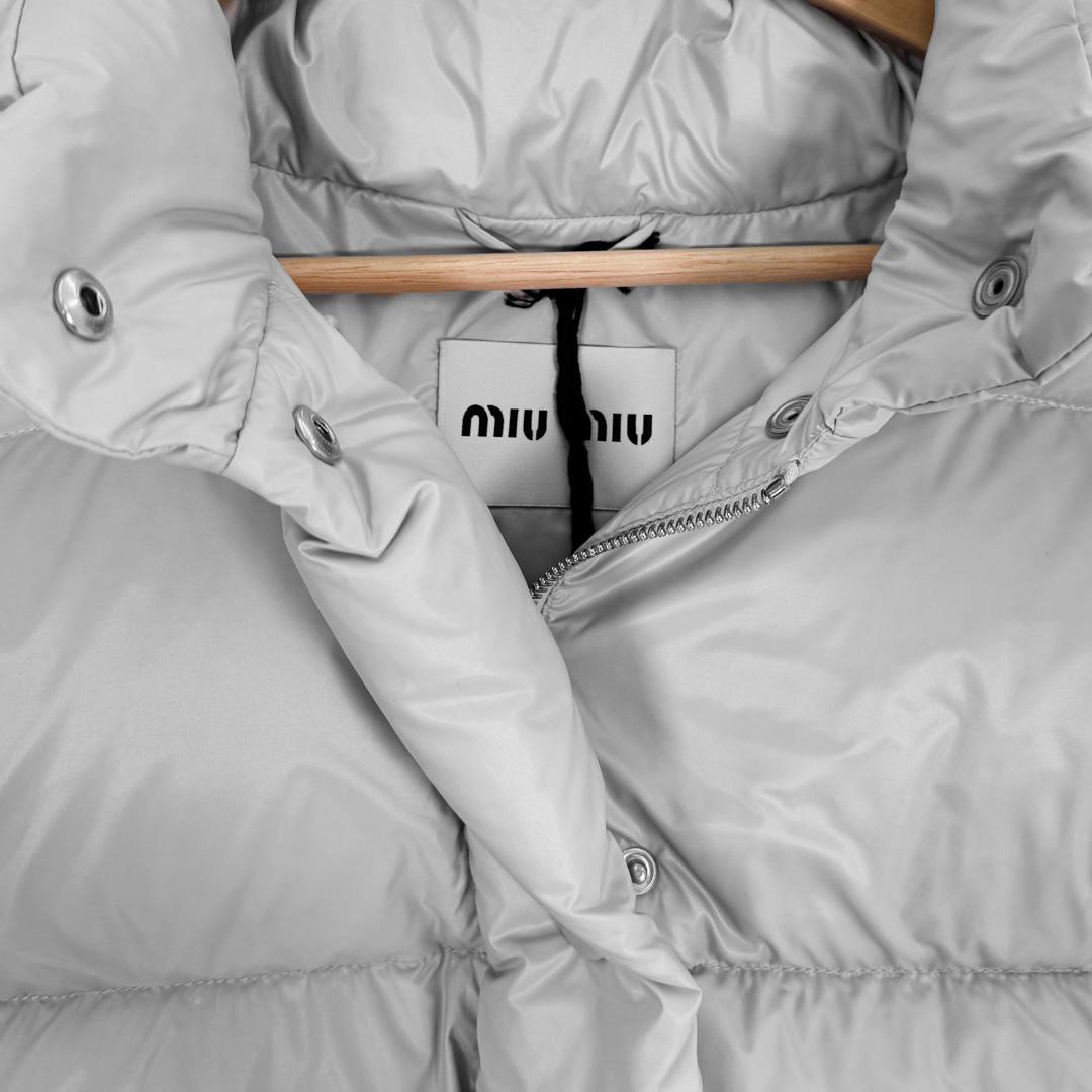 [5% 할인] [40] 미우미우 여성 백로고 푸퍼 후드 나일론 다운 패딩 자켓 그레이 7