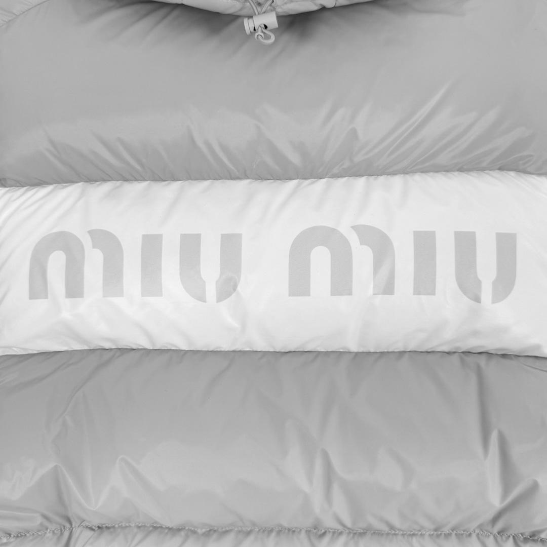 [5% 할인] [40] 미우미우 여성 백로고 푸퍼 후드 나일론 다운 패딩 자켓 그레이 8
