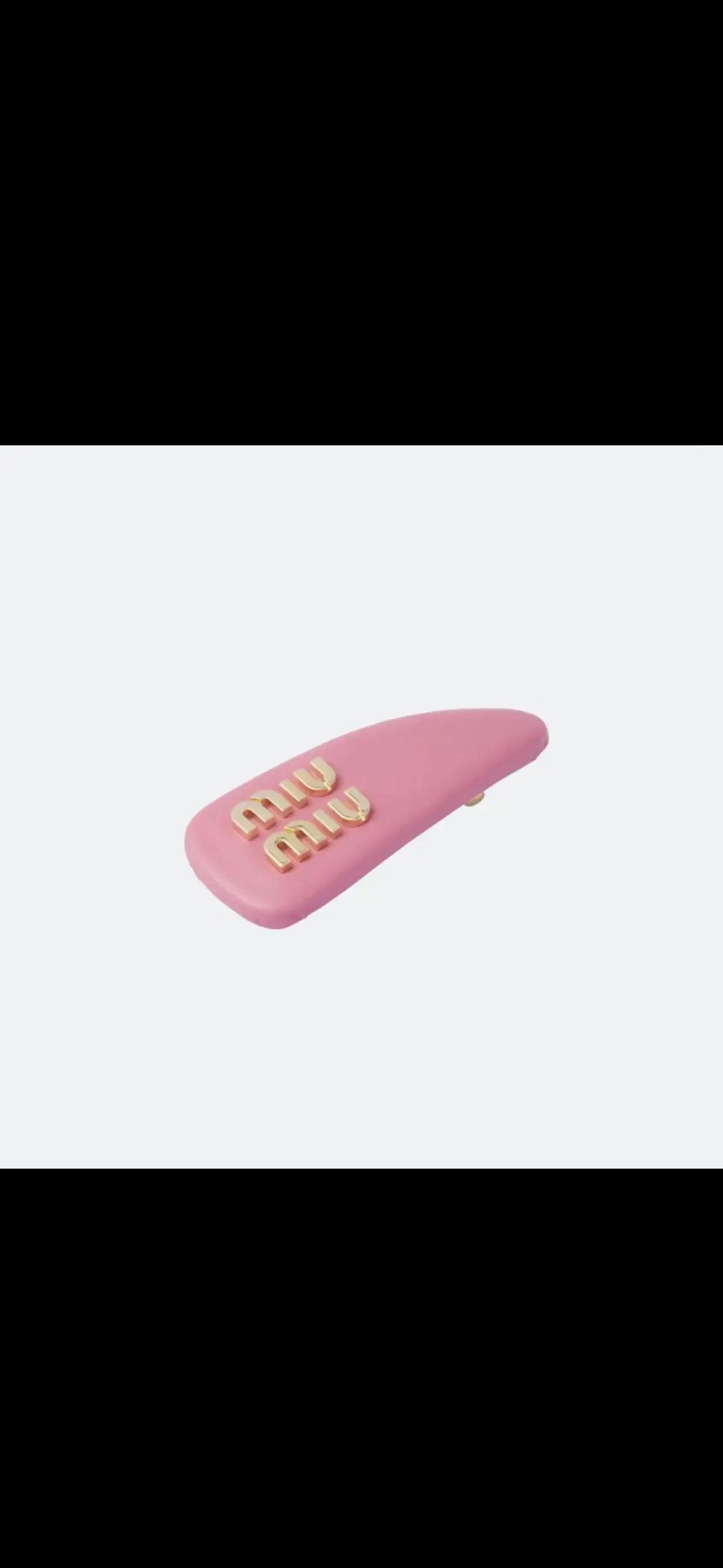 미우미우 페이던트 가죽 헤어핀 3