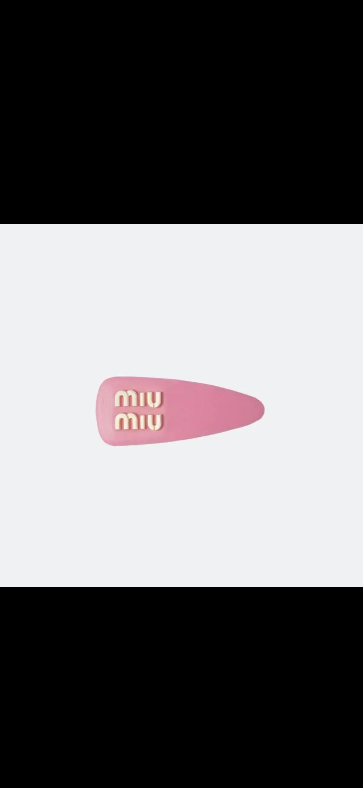 미우미우 페이던트 가죽 헤어핀 2