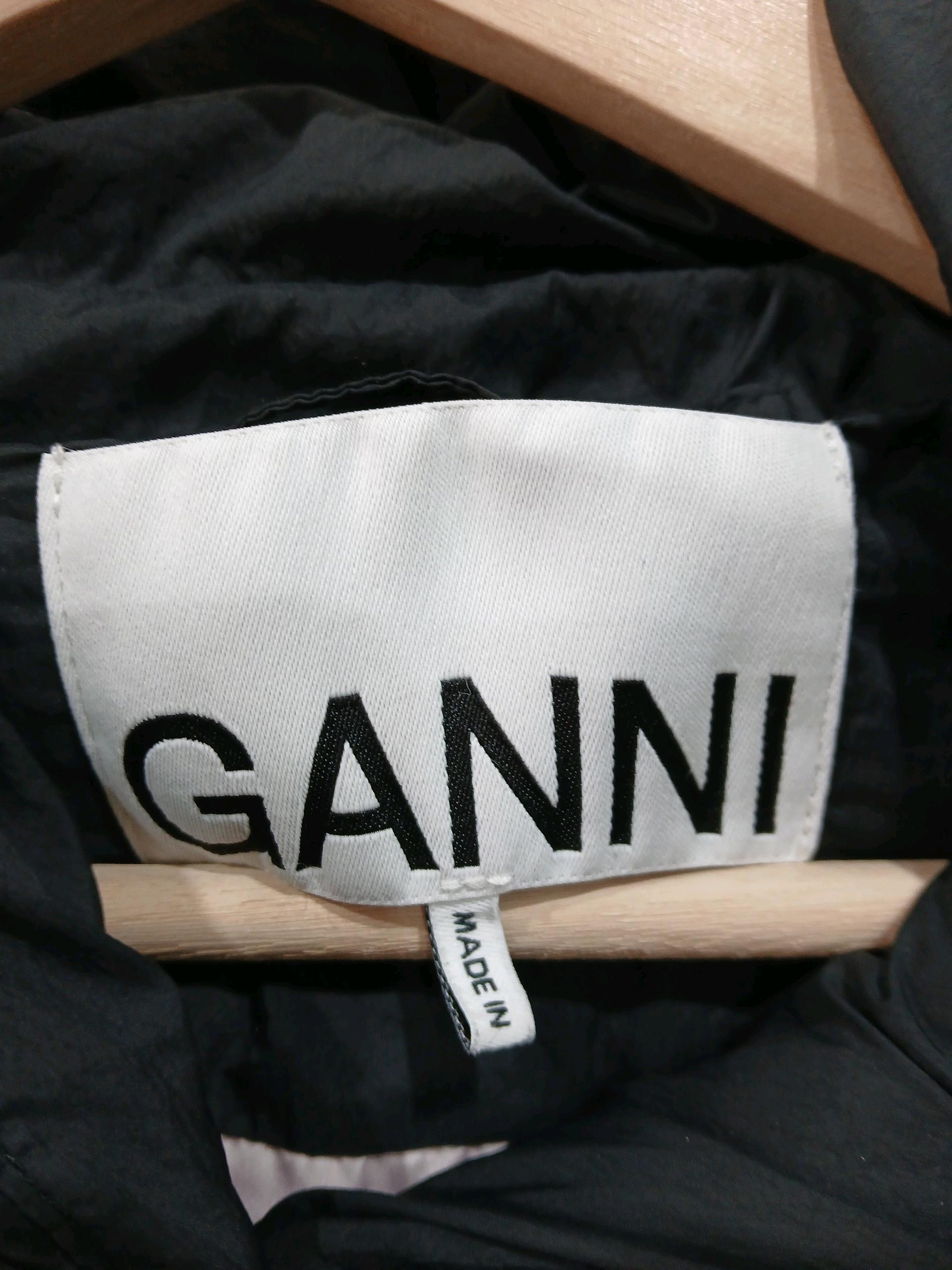 정품 백화점택 GANNI 블랙 나일론푸퍼숏패딩 36사이즈 4