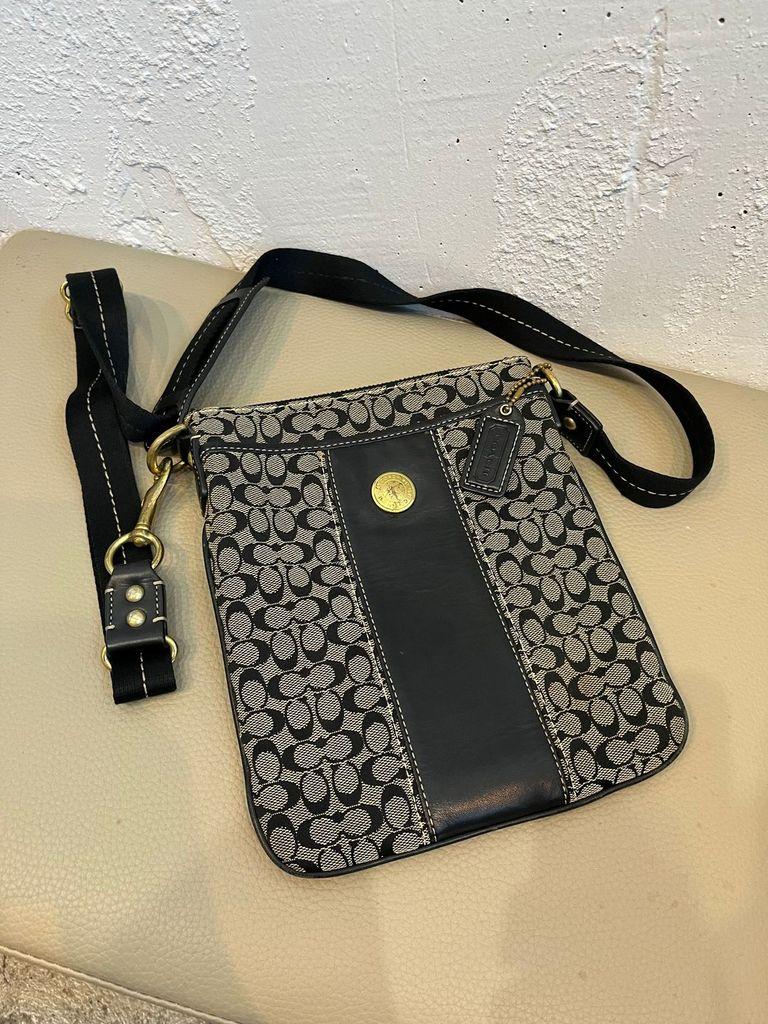 COACH 코치 모노그램 미니 크로스백 2