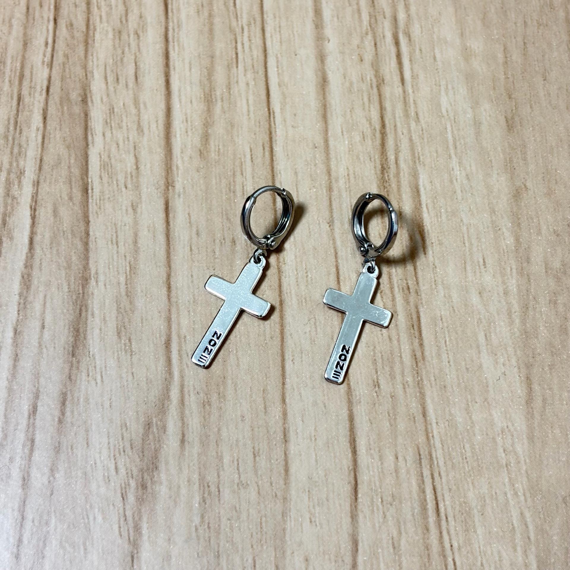 논논 십자가 귀걸이 실버