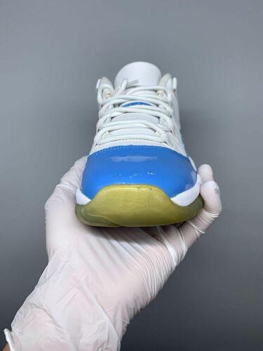 Jordan 11 Retro Low University Blue 235mm 8