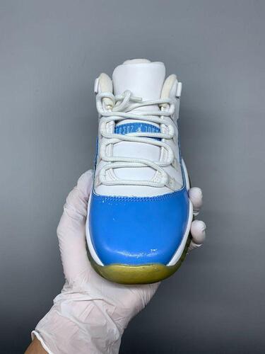 Jordan 11 Retro Low University Blue 235mm 10