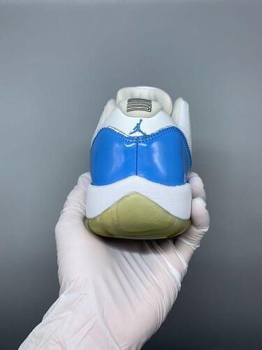 Jordan 11 Retro Low University Blue 235mm 6