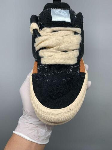 반스 x 디즈니 100th Anniversary Knu Skool 245mm 9