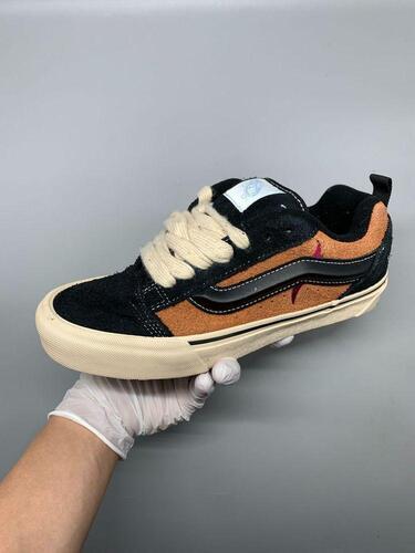 반스 x 디즈니 100th Anniversary Knu Skool 245mm 11