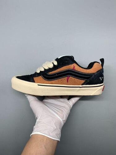 반스 x 디즈니 100th Anniversary Knu Skool 245mm 3