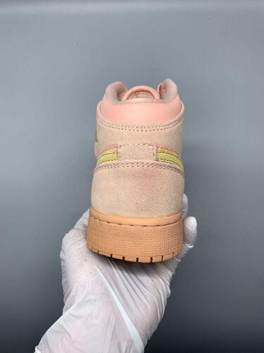 Jordan 1 Mid Coral Gold 235mm 6