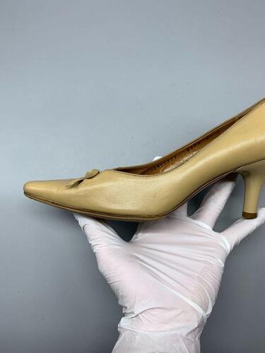 Salvatore Ferragamo Beige Kitten Heel 6.5(250) 4