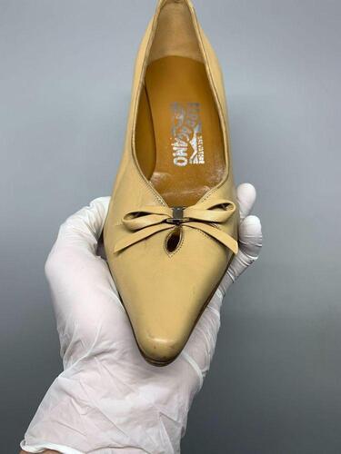 Salvatore Ferragamo Beige Kitten Heel 6.5(250) 8