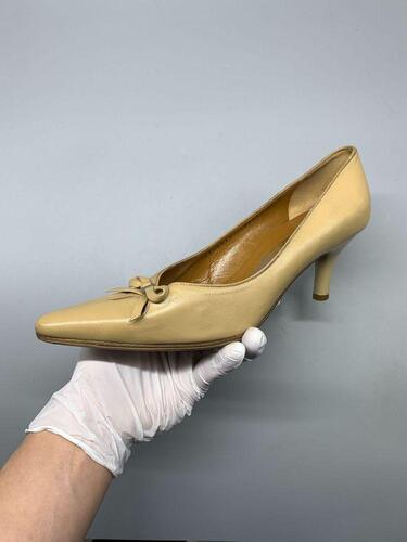 Salvatore Ferragamo Beige Kitten Heel 6.5(250) 9