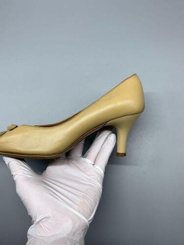 Salvatore Ferragamo Beige Kitten Heel 6.5(250) 5