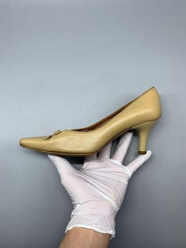Salvatore Ferragamo Beige Kitten Heel 6.5(250) 3