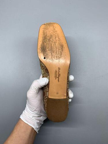 Salvatore Ferragamo Buckle Casual Flats 5.5(235-24 11