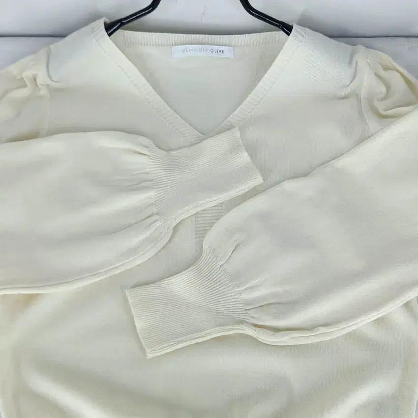 올리브데올리브 여성 춘추 V넥 니트티 아이보리82 (HU43015) 4