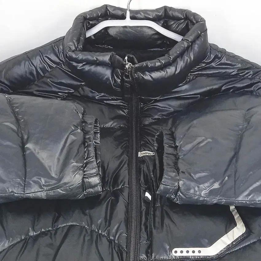 뉴발란스 남성 암로고 가벼움 덕다운패딩 블랙100 (HU42649) 4