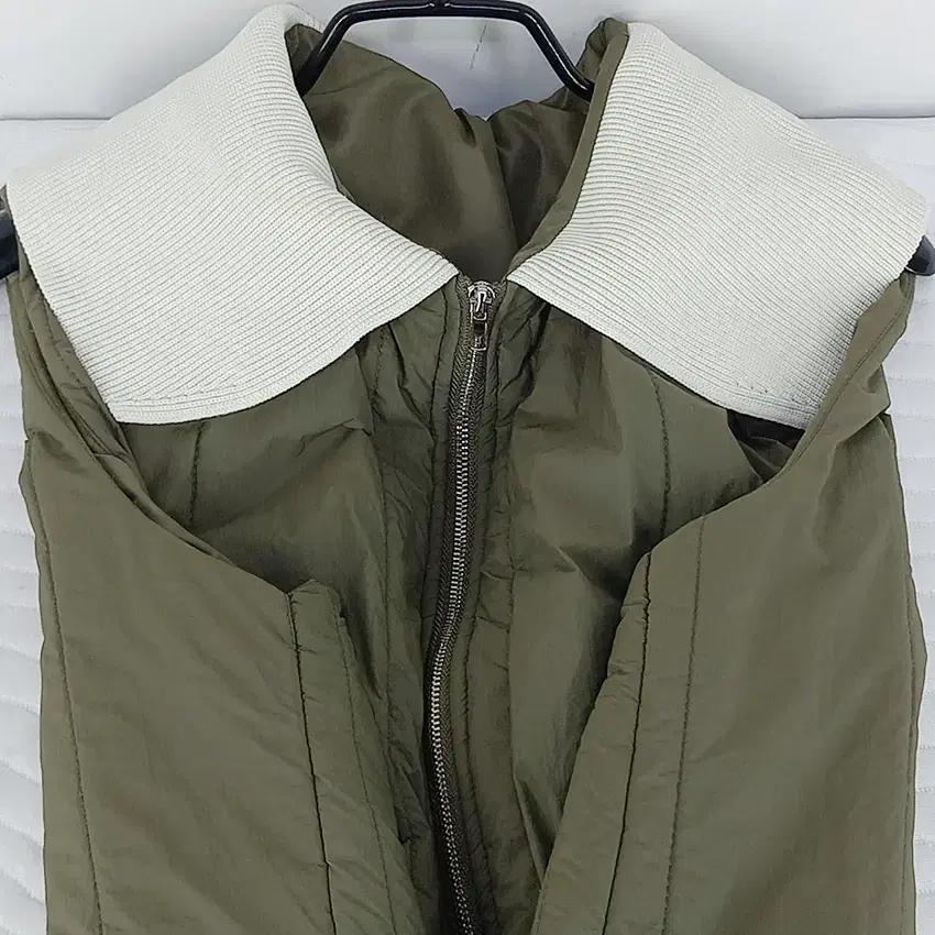 클리지 여성 니트넥 웰론충전재 민소매자켓 카키F (HU41261) 4