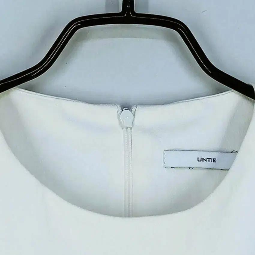 UNTIE 여성 일자핏 춘하 약스판 미니원피스 아이보리 (HU39722) 5