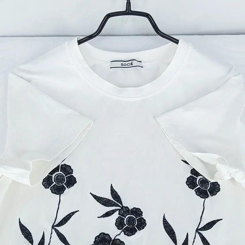쏘시에 여성 플라워자수 라운드반팔티 연아이보리 (HU39094) 4