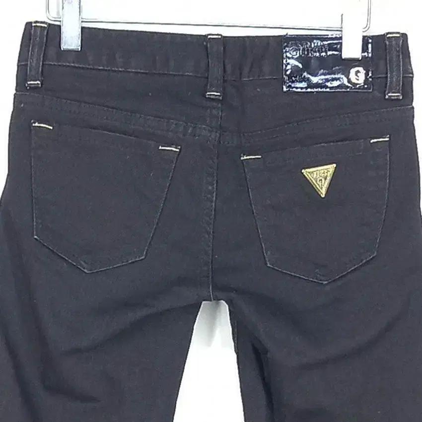 게스 여성 골드메탈 슬림핏 골반 데님팬츠 블랙 (HU37991) 4