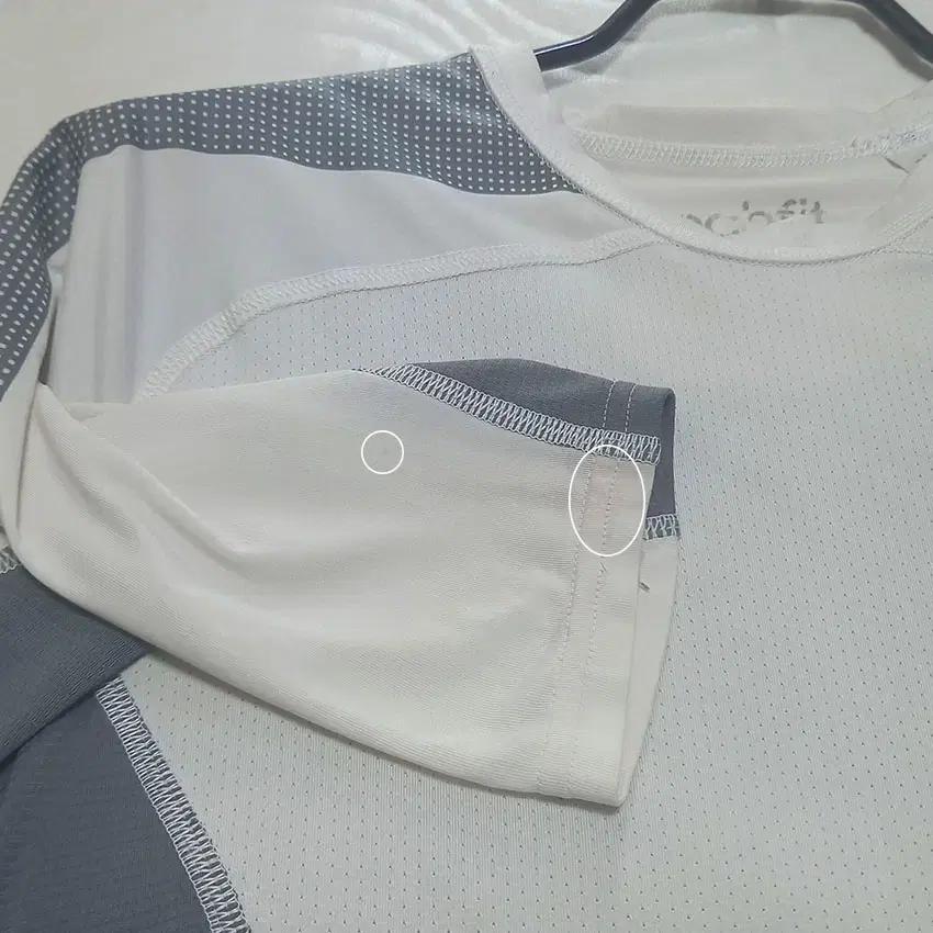 아디다스 여성 TF COOL 핏티드 기능성반팔 아이보리 (HU33391) 10