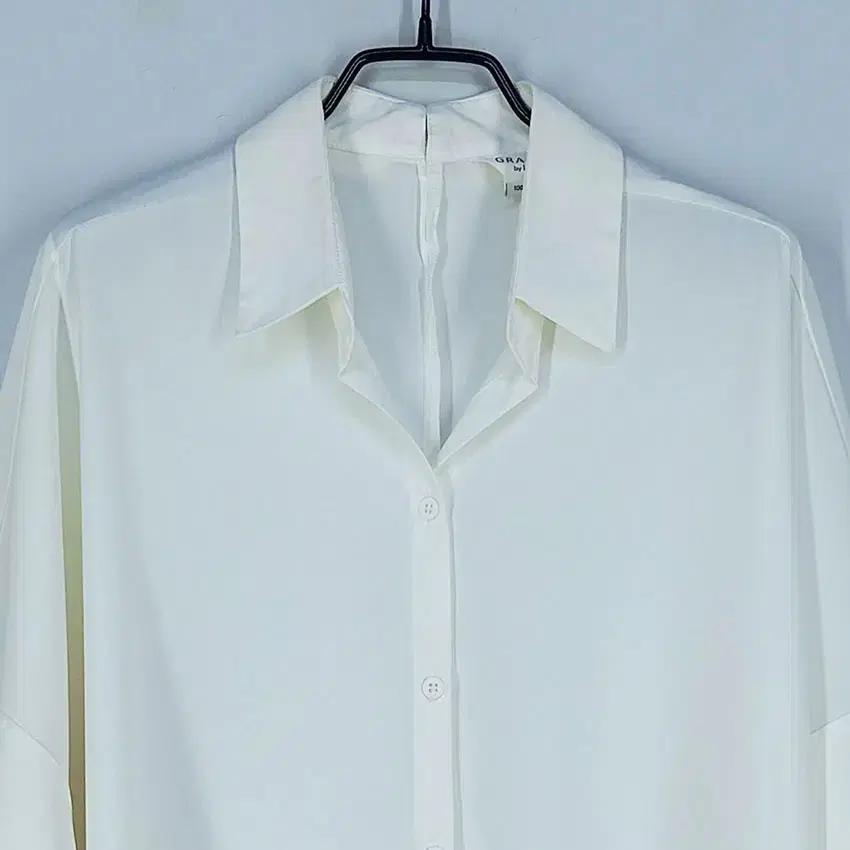 GRANGE 여성 루즈핏 블라우스 크림88 (HU33218) 4