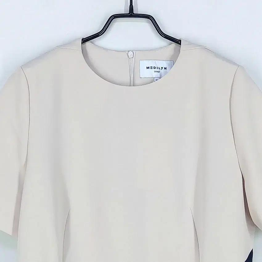 메디린 여성 배색 반팔블라우스 베이지 (HU31509) 4