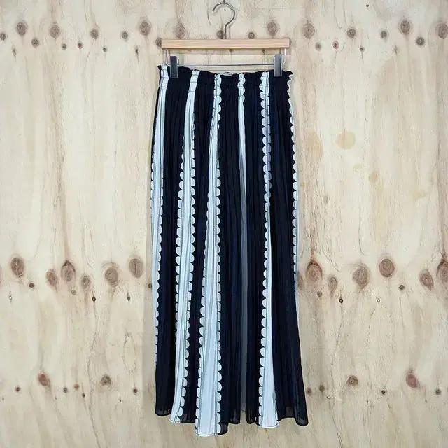 AI SHANG 세로줄 배색 치마바지 플리츠 팬츠 블랙(HU7034) 2