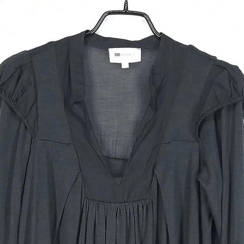 아떼바네사브루노 여 아크릴 핀턱 롱티셔츠 챠콜85 (HU30863) 4