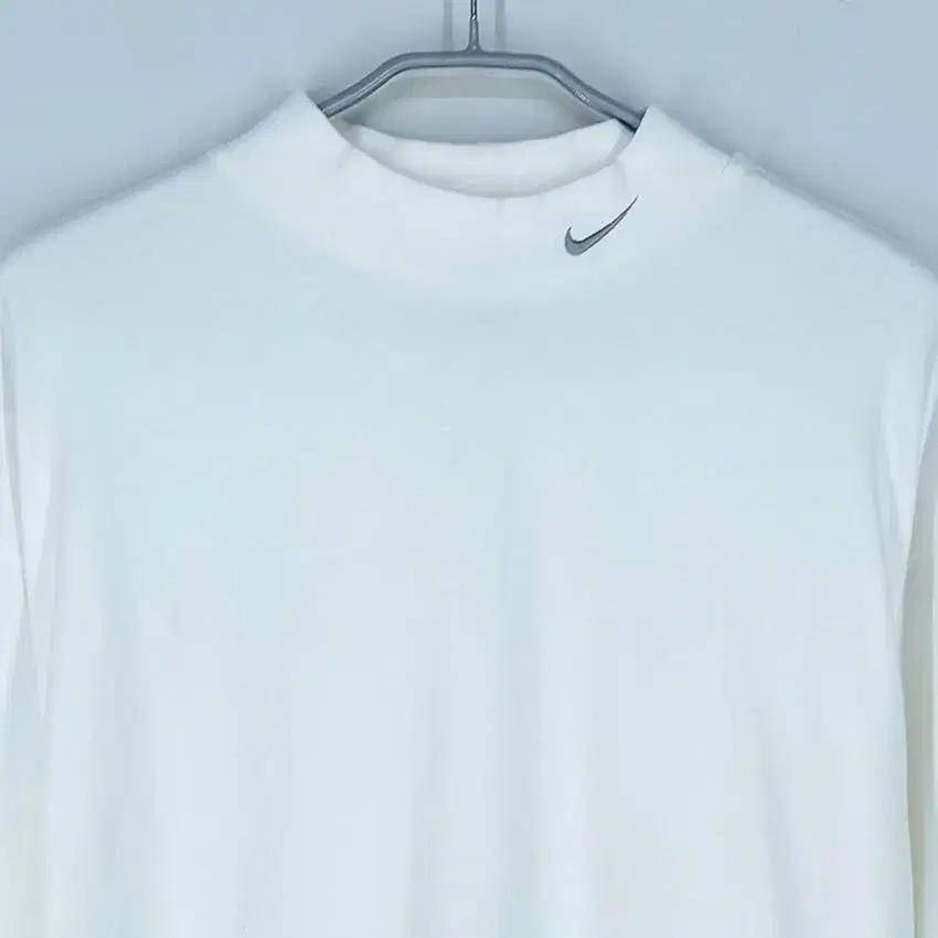나이키 남 스우시자수 하이넥 긴팔티 아이보리 (HU28986) 4