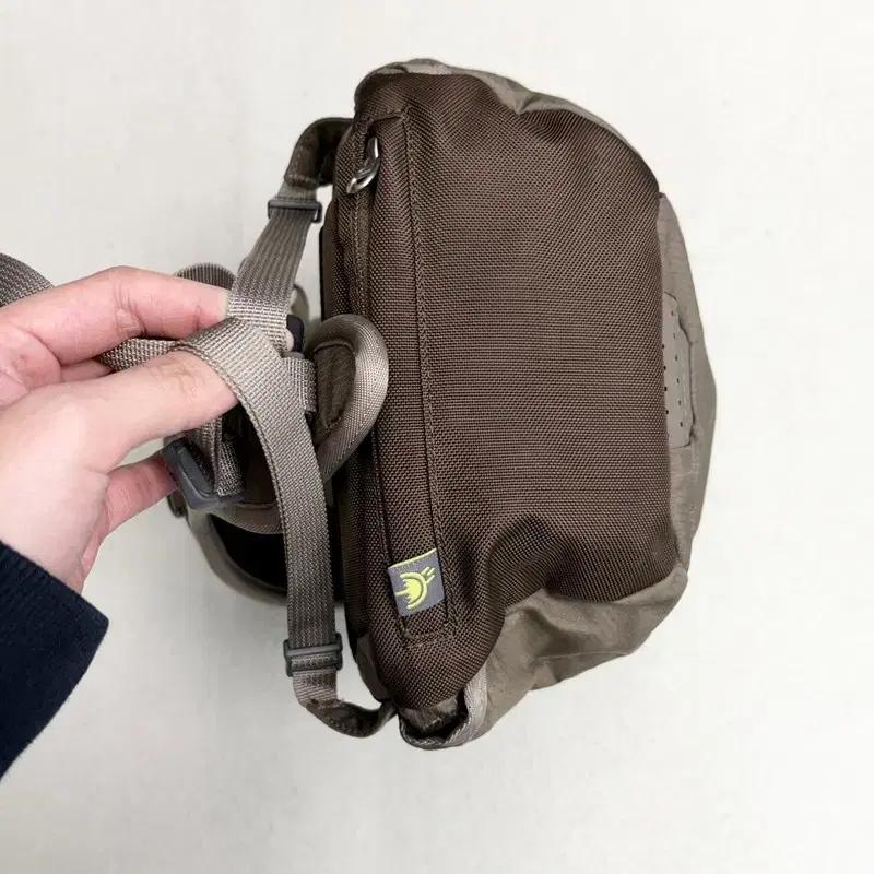 THE NORTH FACE 카키 브라운 12L 백팩 6