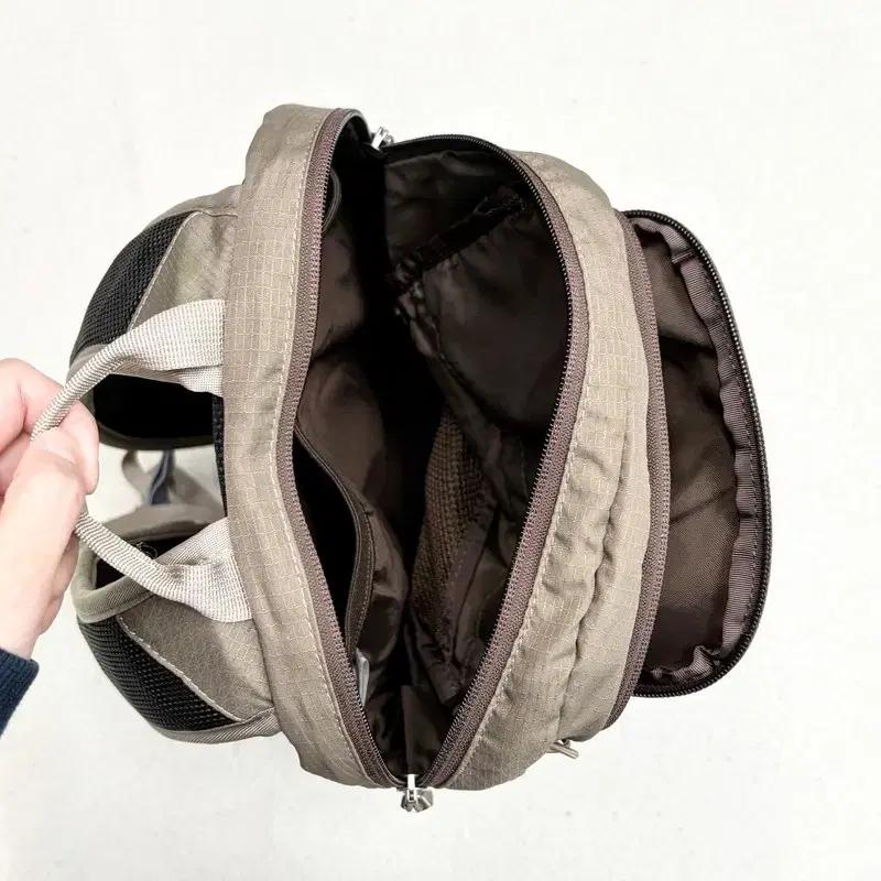 THE NORTH FACE 카키 브라운 12L 백팩 7