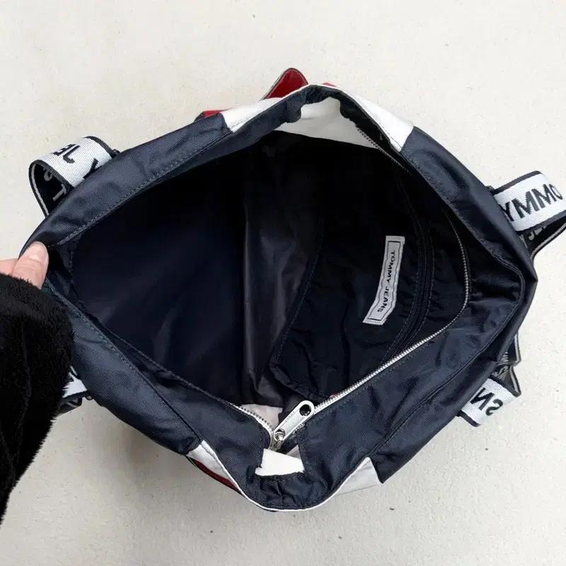 TOMMY JEANS 빅 토트백 7